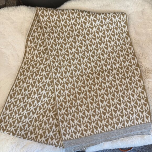 Set of 2X Michael Kors Reversible MK Logo Scarfs In Brown & Beige - Picture 4 of 5